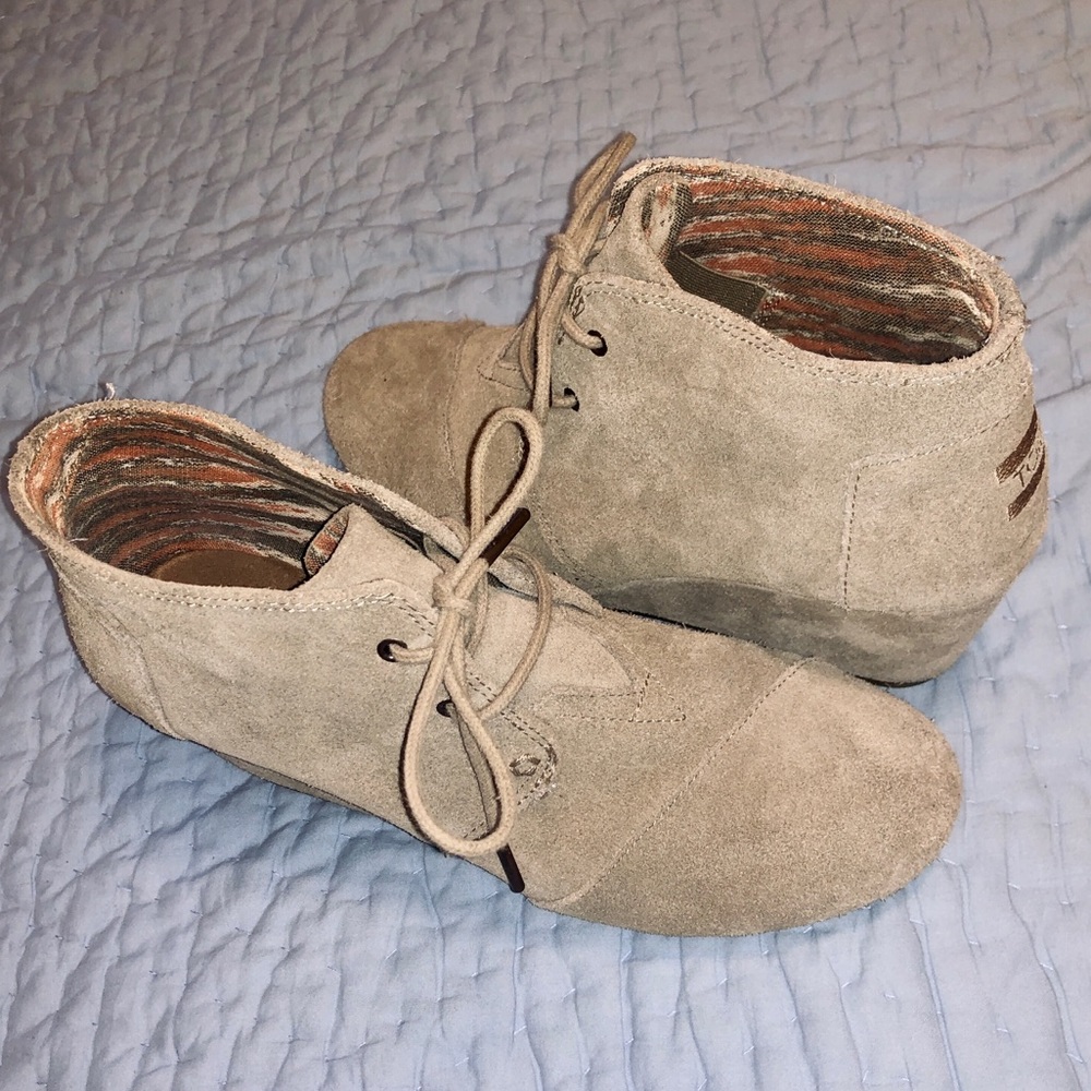 Toms nude wedges!
